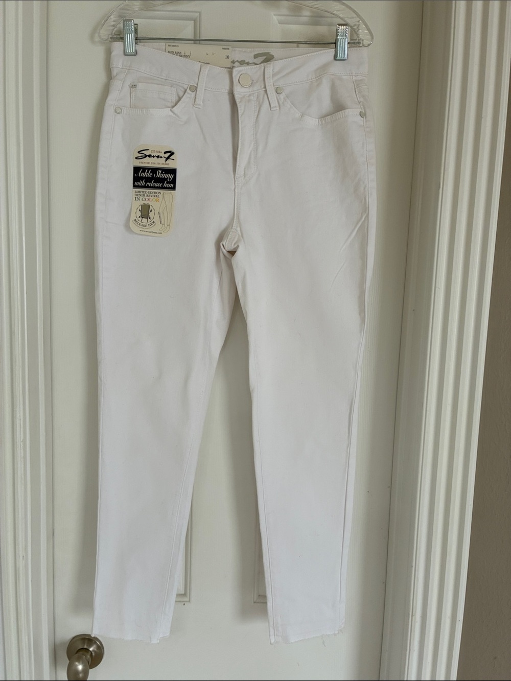 Seven7 White Skinny Jeans - Mid Rise Slim Fit